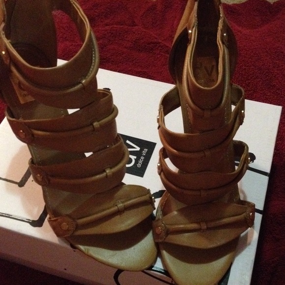 Dolce Vita nude heels