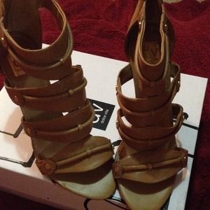 Dolce Vita nude heels