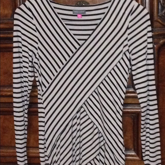 Vince Camuto Tops - REDUCED! Striped sexy bandage long sleeve Petite