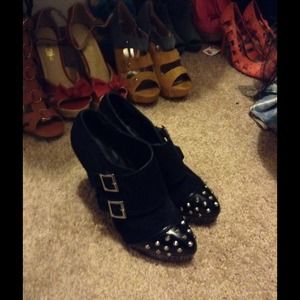 Too cute black heels