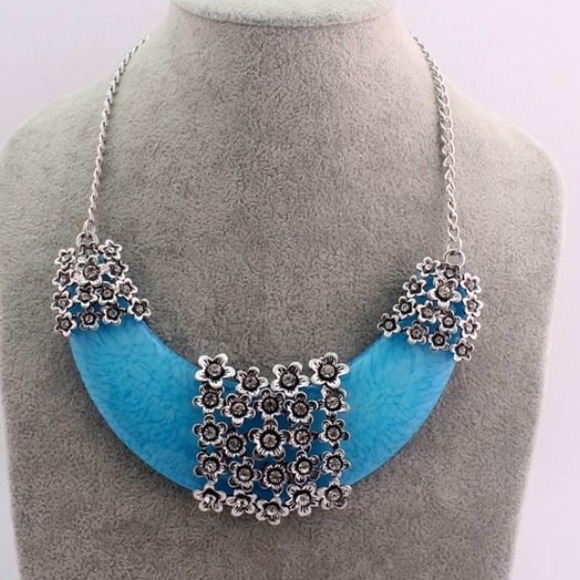 Fashion silver crystal gem statement necklace - Picture 3 of 4
