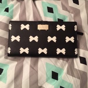 Kate spade NWT black and white clutch/wallet