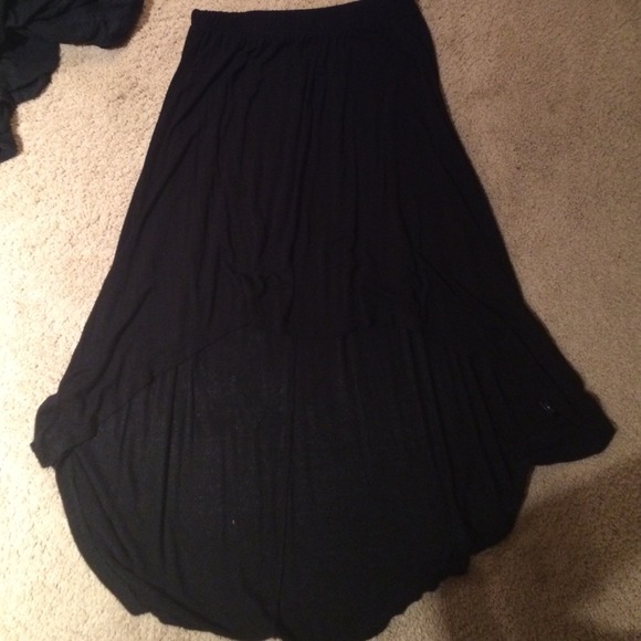 Low-high black skirt