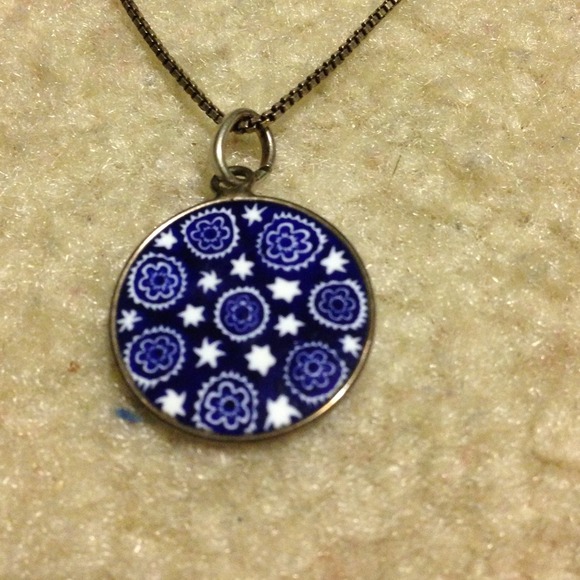 Silver necklace with blue pendant - Picture 2 of 2