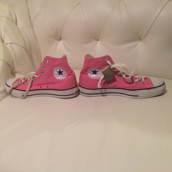 Pink converse! Size 9 in woman's!