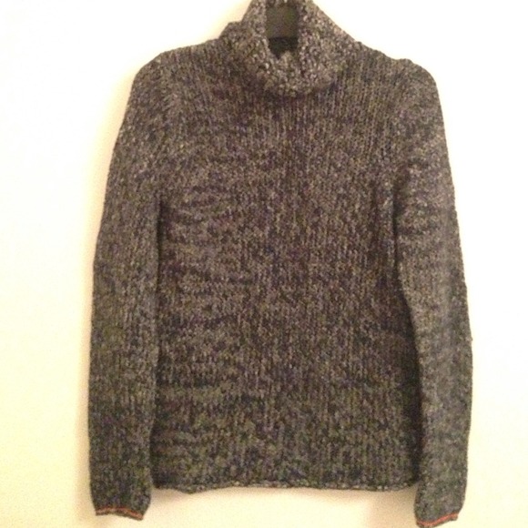 Gap winter, turtleneck very cozy sweater. - Picture 2 of 2