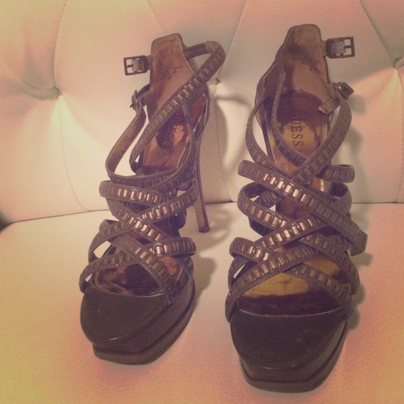 !sold! Guess heels! Size 9! Army green