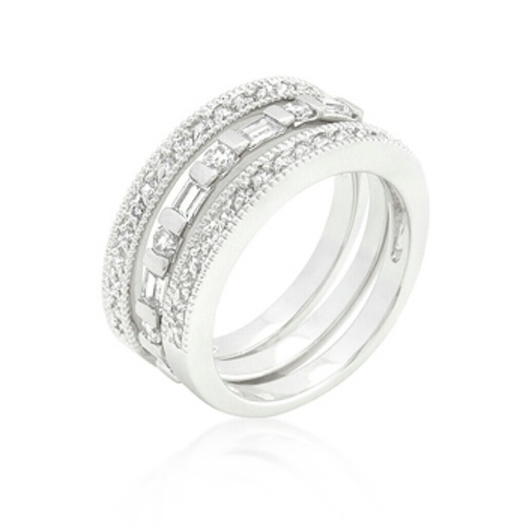 SIMPLE CUBIC ZIRCONIA RING SET - Picture 1 of 2
