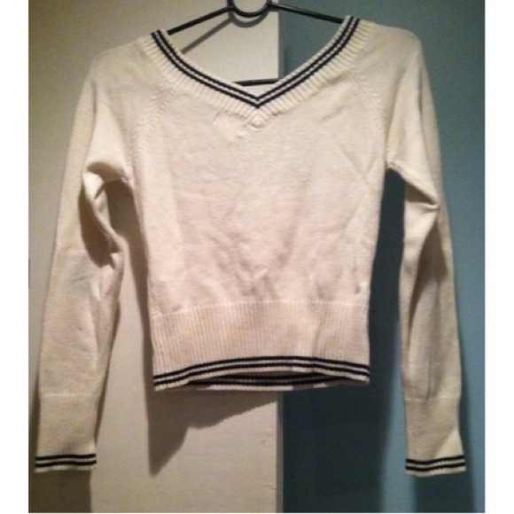 Cropped V neck "guess" sweater - Picture 3 of 3