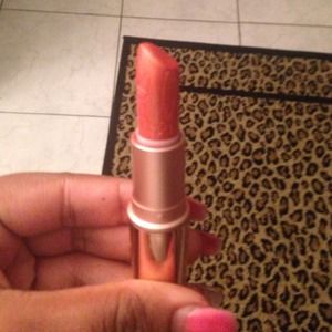 Mac lipstick limit addition Rihanna