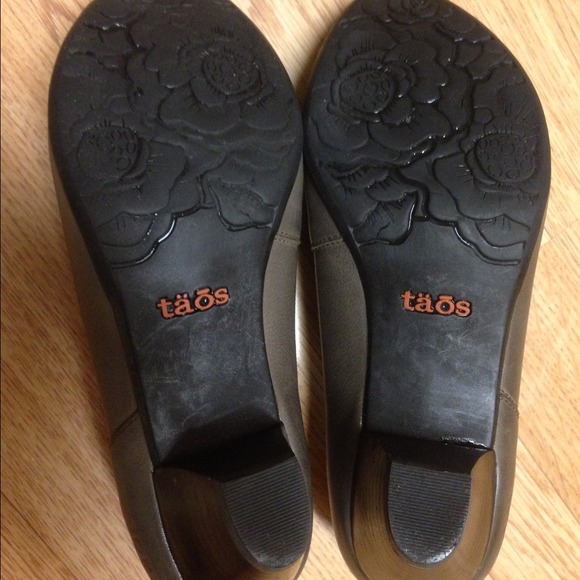 Cute, comfy Taos bootie - Picture 2 of 2