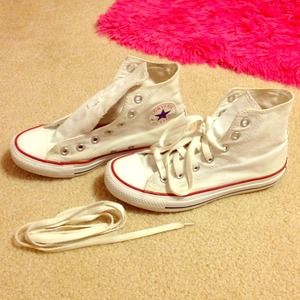 SALE🎉🎉White converse