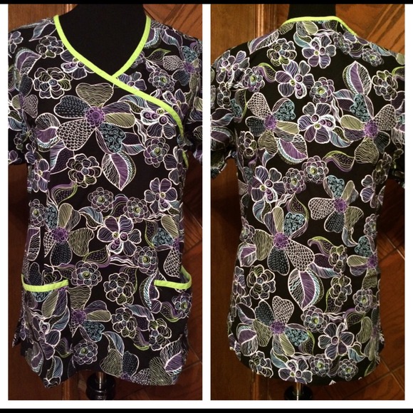 💙New floral scrub top💚