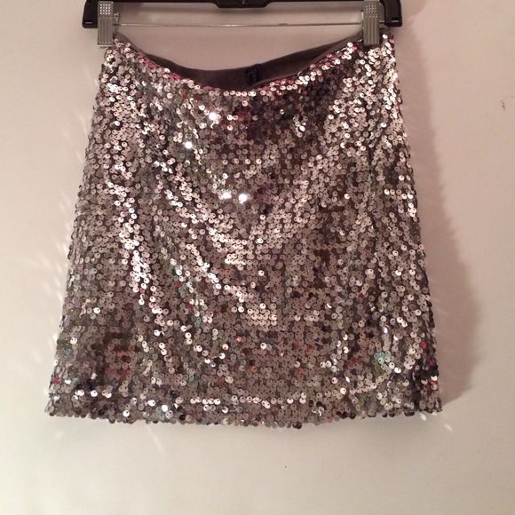 Sparkly sequins pencil skirt!