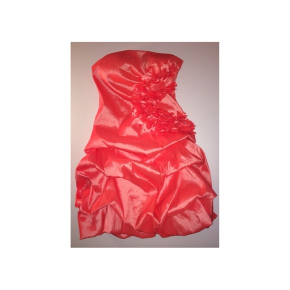 FOREVER 21: semi // prom // homecoming dress
