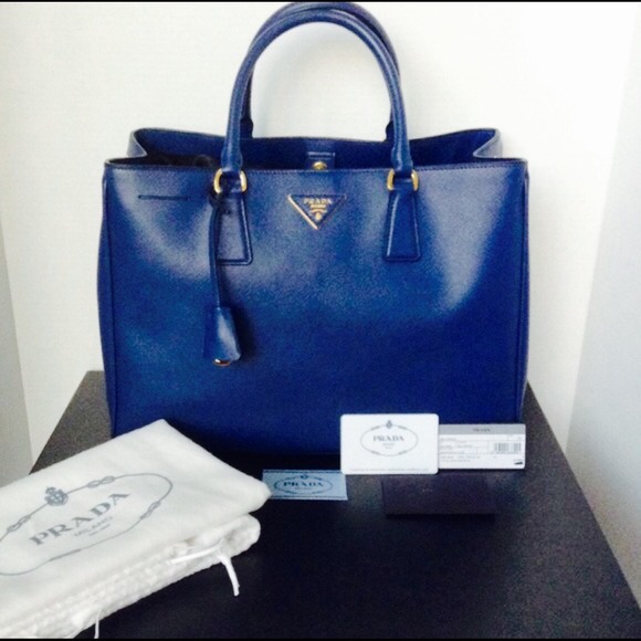 ⛔️SOLD⛔️Prada Saffiano Lux Tote in Bluette - Picture 2 of 4