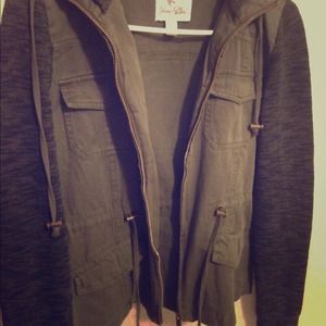 S dark green camo armed hooded jacket.