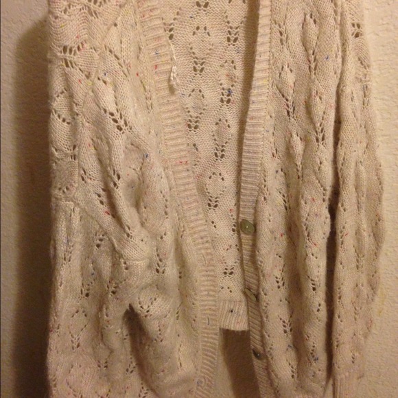 ❌❌‼️‼️ ON HOLD ❌❌‼️‼️ Cute sweater! 😍