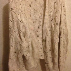 ❌❌‼️‼️ ON HOLD ❌❌‼️‼️ Cute sweater! 😍