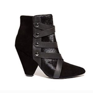 ✨Steve Madden black booties in perfect conditions✨