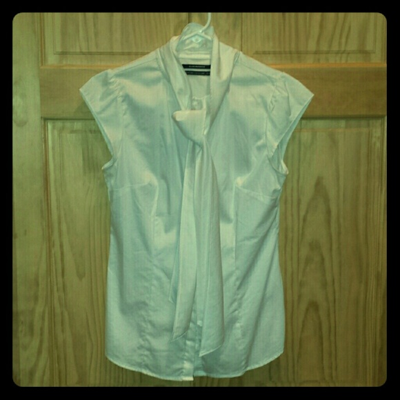 [Club Monaco] button up top with neck detail