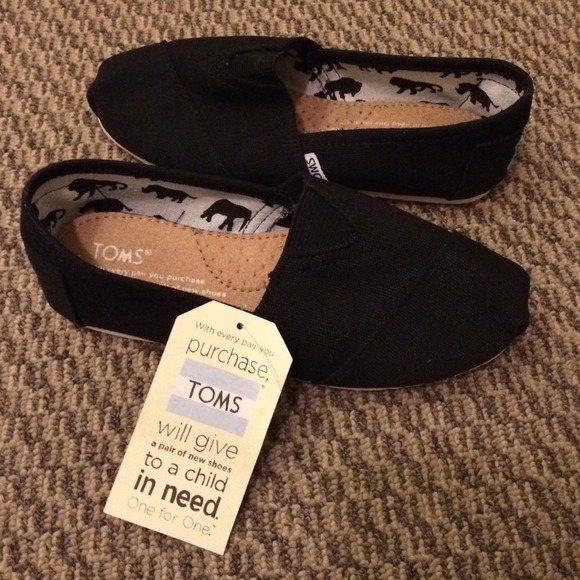 Black TOMS Woman's size 6.
