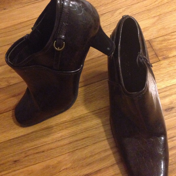 Dress shoes