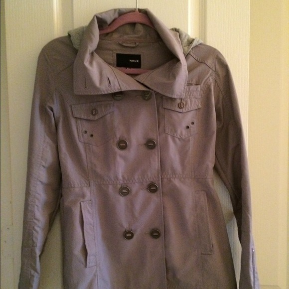 Lightweight jacket with detachable hood. - Picture 1 of 4