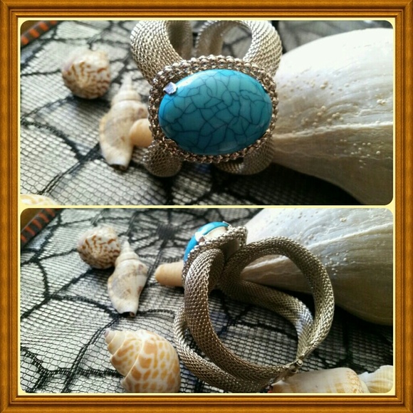 🎉HOST PICK🎉 MESH LOOP CUFF BRACELET - Picture 3 of 3