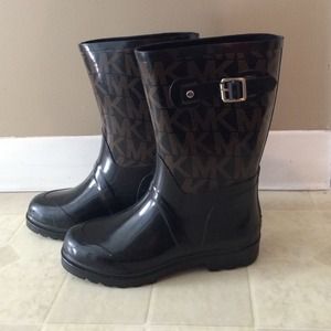 Michael Kors mid rainboots