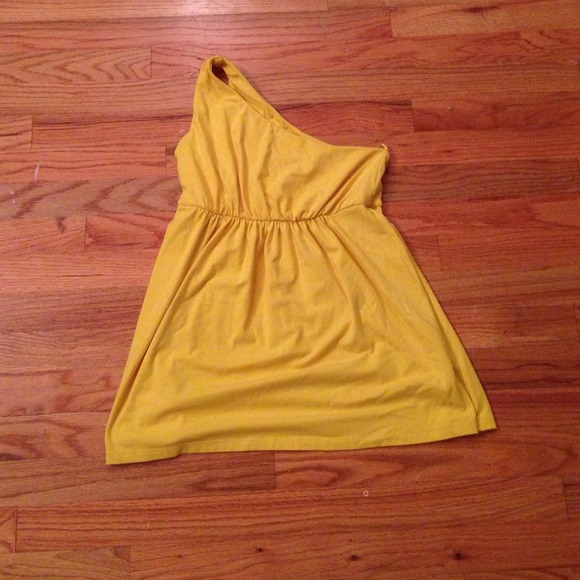 Susana Monaco one shoulder yellow top