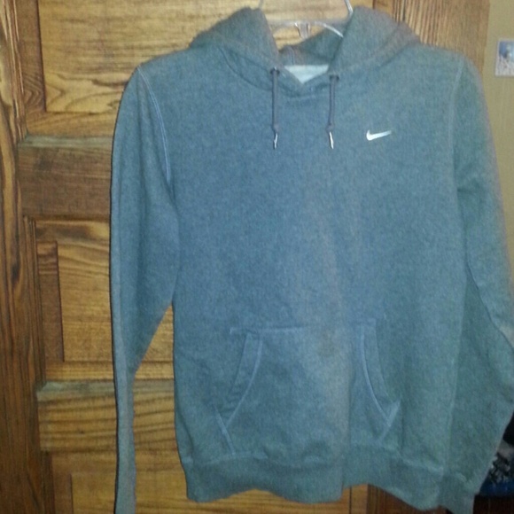 Gray Nike hoddie
