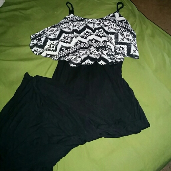 Long maxi dress black and white detail