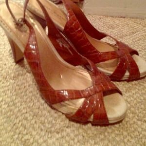 Isaac Mizrahi shoes size 9 brown strap