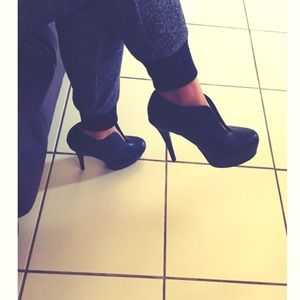 🎄SALE -- Faux Leather Booties