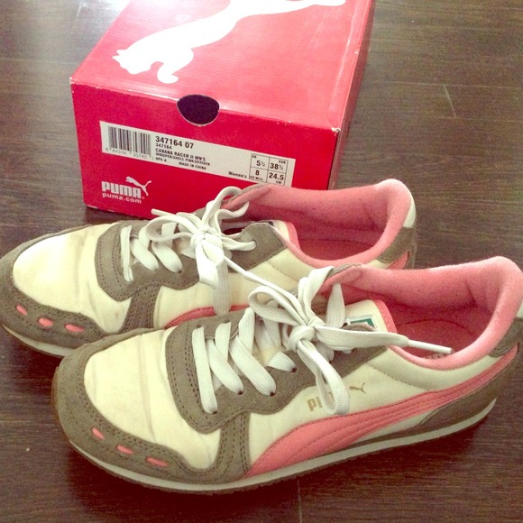 REDUCED!!! CLOSET CLEAROUT... Old School Pumas