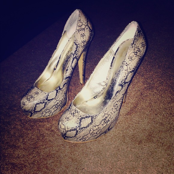 Snake skin pumps