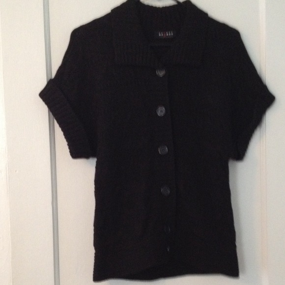 Short sleeve button up sweater - Picture 1 of 4