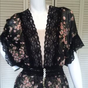 Black w/ floral print & lace detail button dwn top