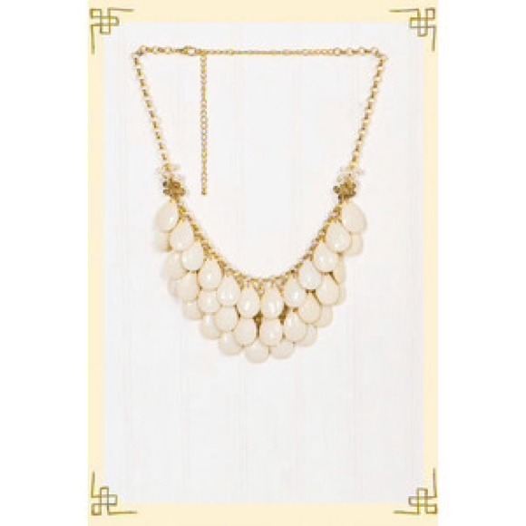 Francesca's Collections ivory statement necklace
