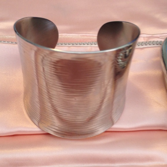 Bracelets - Picture 2 of 2