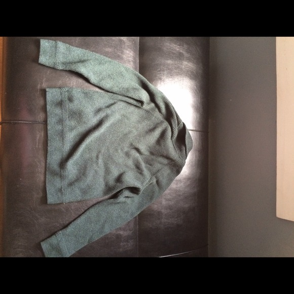 Green sweater - Picture 3 of 3