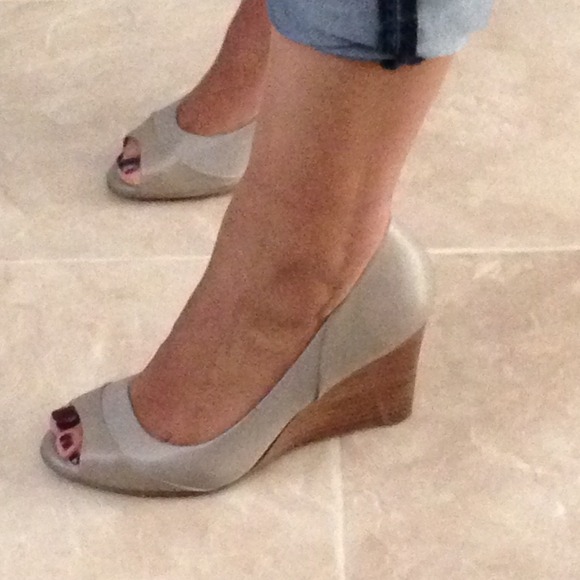Gray Banana Republic wedges