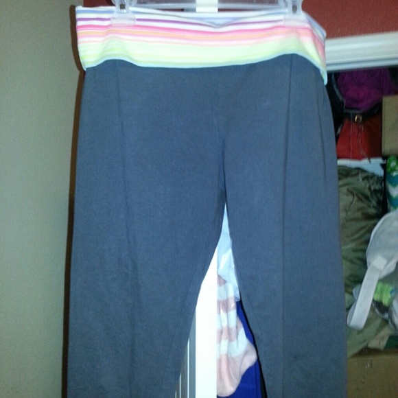 Euc! Vs pink Grey stripe multi color crop leggings