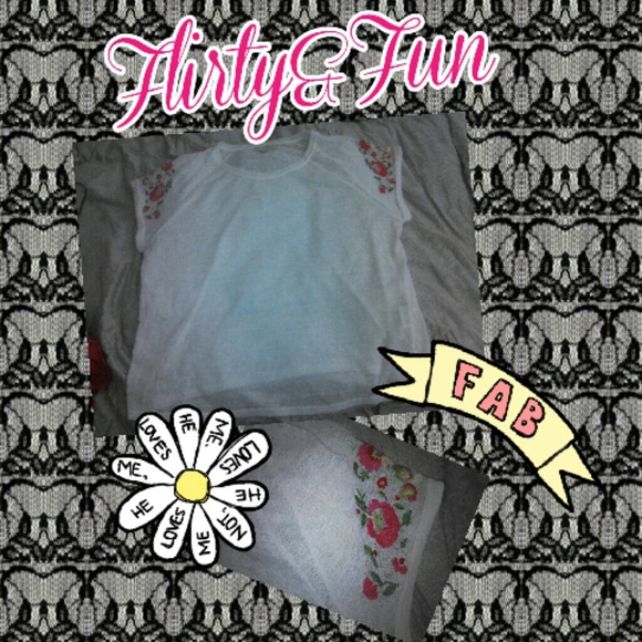 Forever21+ Top w/embroidered sleeves