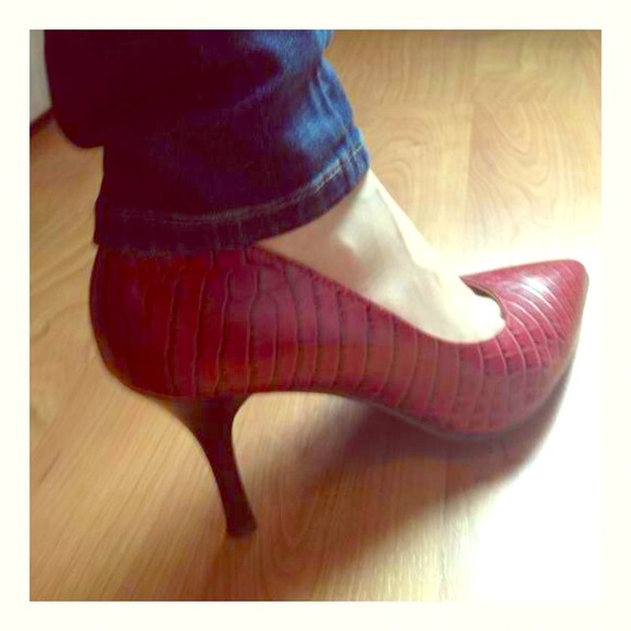 Red Nine West Pumps