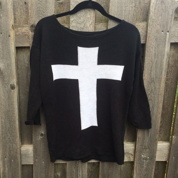 Sweaters - Size Medium Cross Knit Sweater