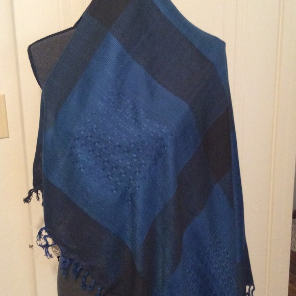 Plaid square fringe scarf