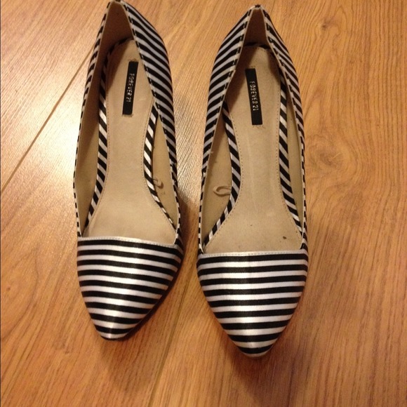 Forever 21 Shoes Forever 2 Black And White Striped Pumps