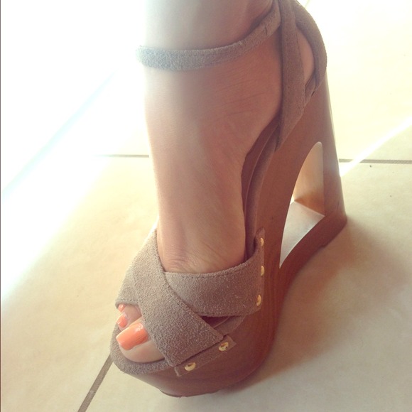 Jessica Simpson wedges